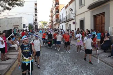 Desfile de carrozas en las fiestas de Gata de Gorgos 13