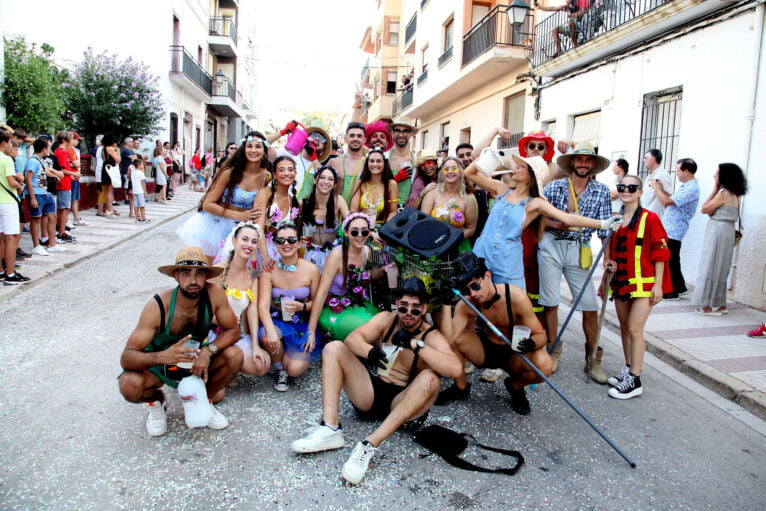 Desfile de carrozas en las fiestas de Gata de Gorgos 18