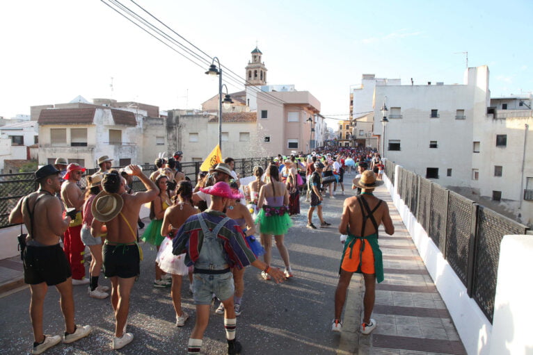 Desfile de carrozas en las fiestas de Gata de Gorgos 19