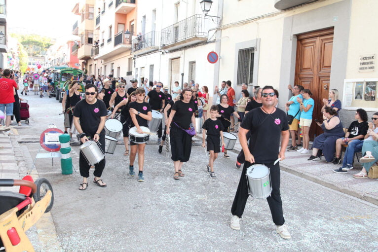 Desfile de carrozas en las fiestas de Gata de Gorgos 20