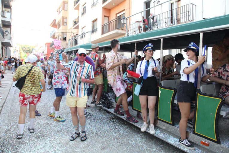 Desfile de carrozas en las fiestas de Gata de Gorgos 23