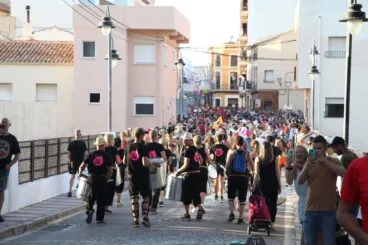 Desfile de carrozas en las fiestas de Gata de Gorgos 24