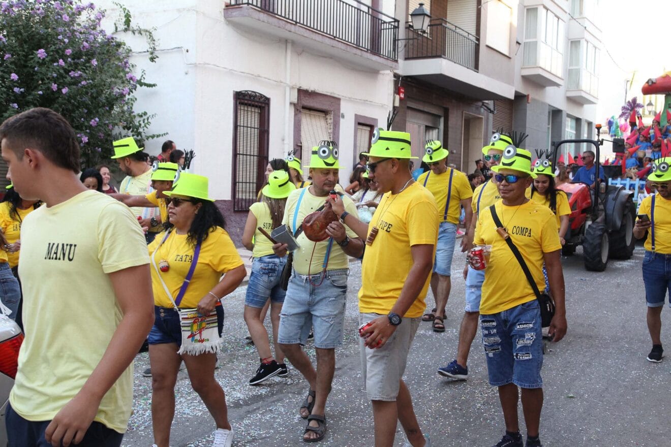 Desfile de carrozas en las fiestas de Gata de Gorgos 38