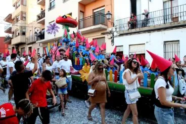 Desfile de carrozas en las fiestas de Gata de Gorgos 41