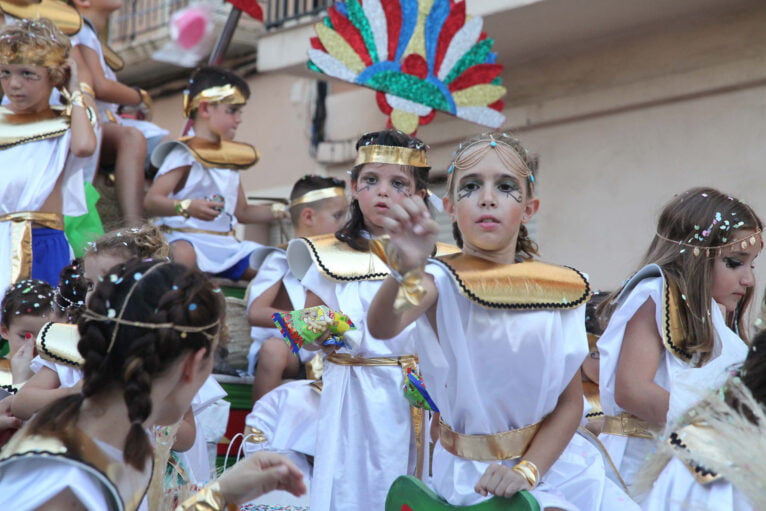 Desfile de carrozas en las fiestas de Gata de Gorgos 43