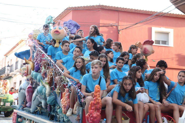 Desfile de carrozas en las fiestas de Gata de Gorgos 48