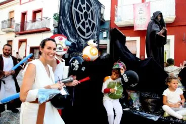 Desfile de carrozas en las fiestas de Gata de Gorgos 53