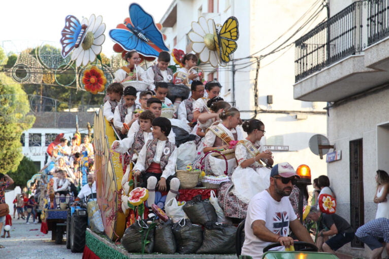 Desfile de carrozas en las fiestas de Gata de Gorgos 58