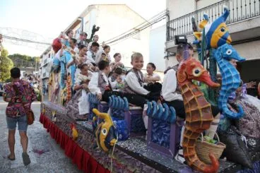 Desfile de carrozas en las fiestas de Gata de Gorgos 61