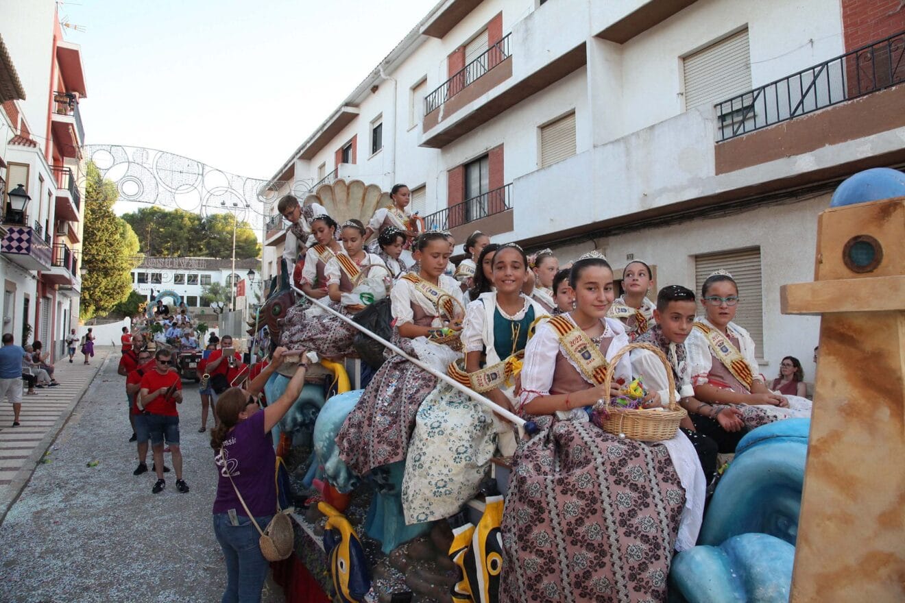 Desfile de carrozas en las fiestas de Gata de Gorgos 62