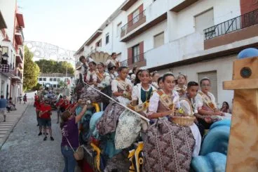 Desfile de carrozas en las fiestas de Gata de Gorgos 62