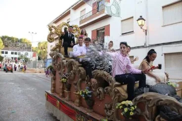 Desfile de carrozas en las fiestas de Gata de Gorgos 67