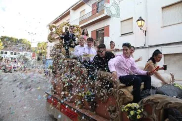 Desfile de carrozas en las fiestas de Gata de Gorgos 68