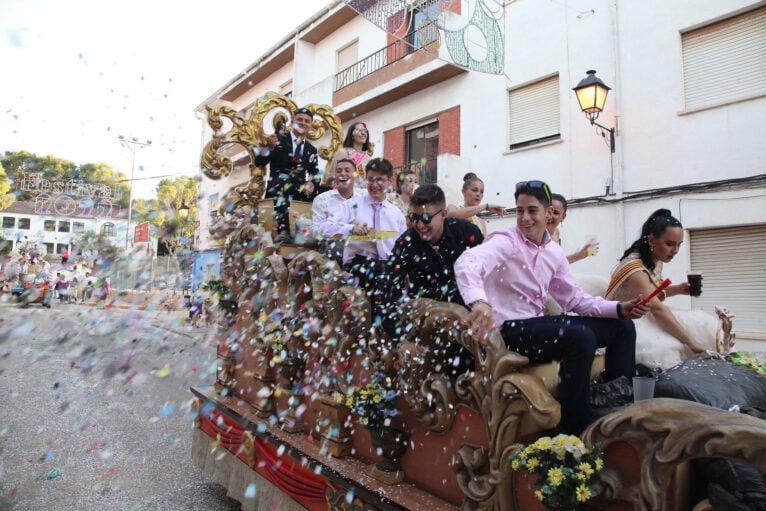 Desfile de carrozas en las fiestas de Gata de Gorgos 68