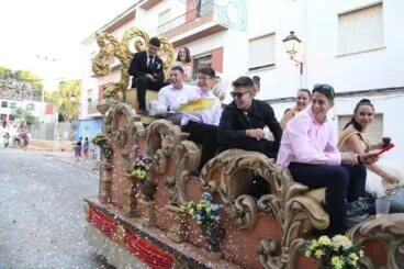 Desfile de carrozas en las fiestas de Gata de Gorgos 69