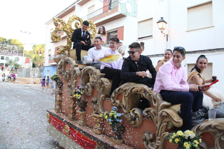 Desfile de carrozas en las fiestas de Gata de Gorgos 69