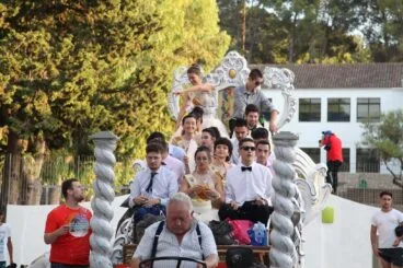 Desfile de carrozas en las fiestas de Gata de Gorgos 70