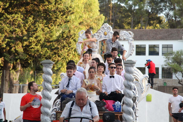 Desfile de carrozas en las fiestas de Gata de Gorgos 70