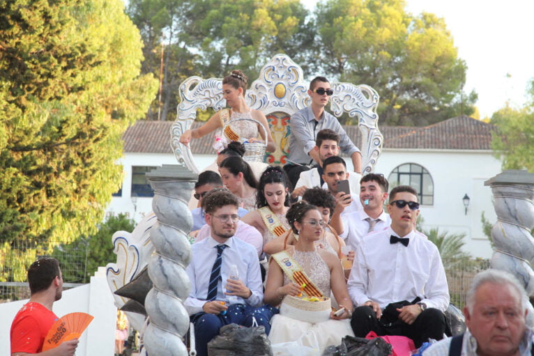 Desfile de carrozas en las fiestas de Gata de Gorgos 71