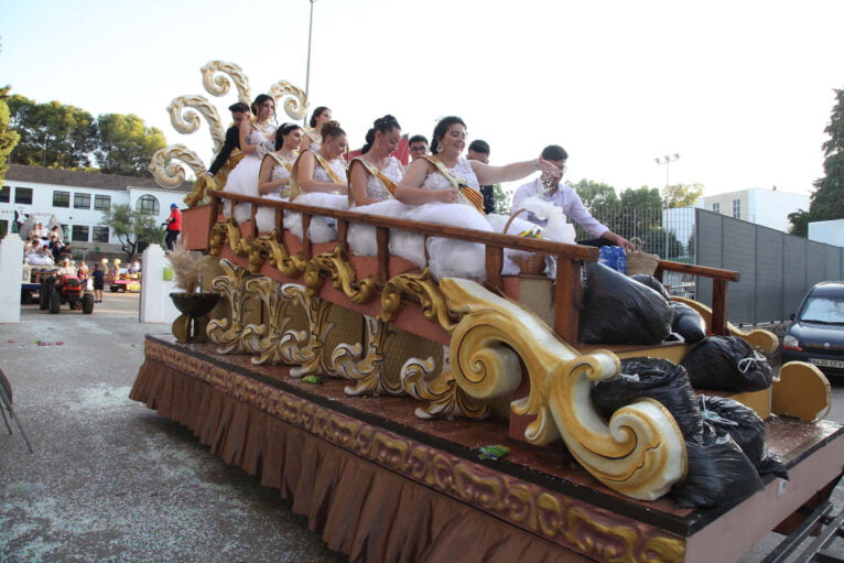 Desfile de carrozas en las fiestas de Gata de Gorgos 73