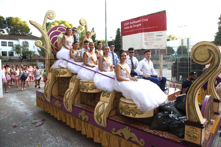 Desfile de carrozas en las fiestas de Gata de Gorgos 79