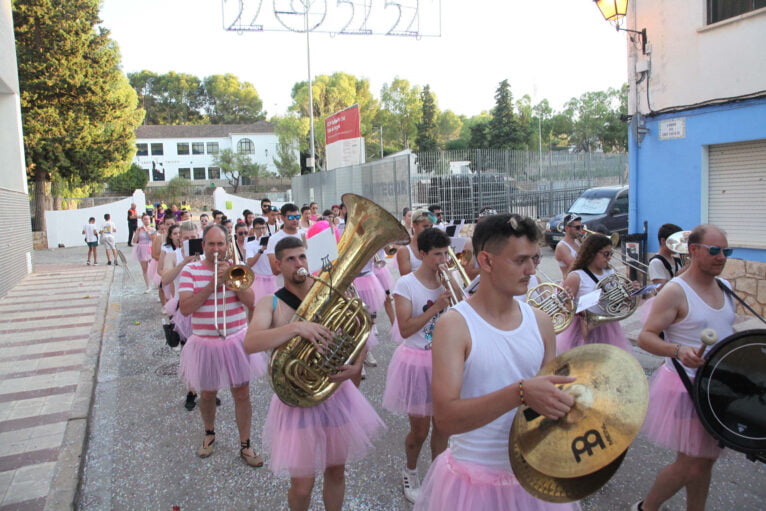 Desfile de carrozas en las fiestas de Gata de Gorgos 84