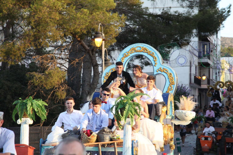 Desfile de carrozas en las fiestas de Gata de Gorgos 89