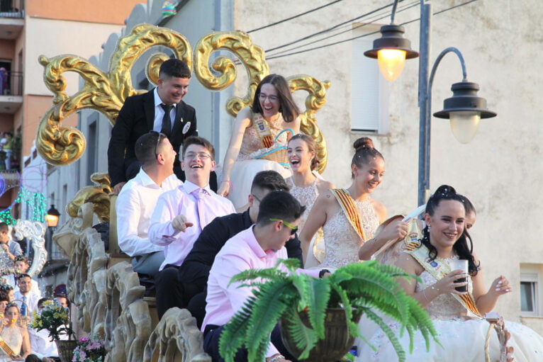 Desfile de carrozas en las fiestas de Gata de Gorgos 90