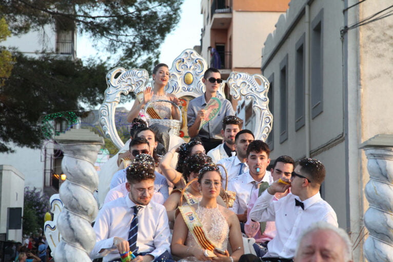 Desfile de carrozas en las fiestas de Gata de Gorgos 91