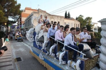 Desfile de carrozas en las fiestas de Gata de Gorgos 92