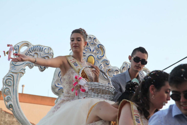 Desfile de carrozas en las fiestas de Gata de Gorgos 93