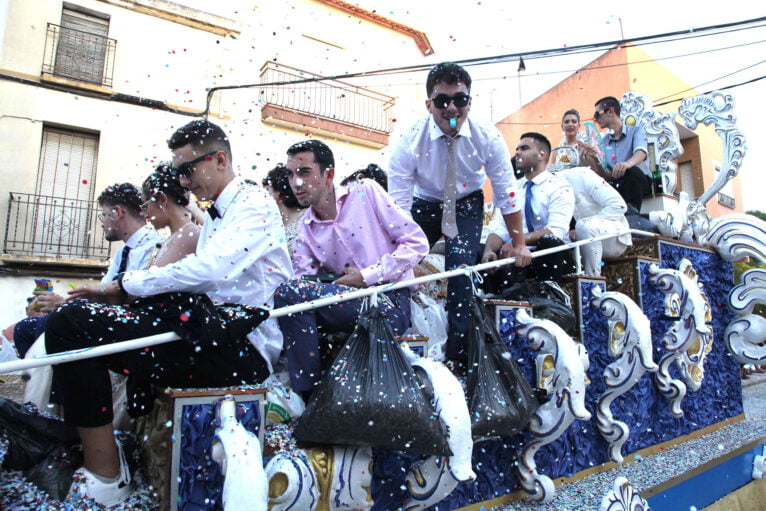 Desfile de carrozas en las fiestas de Gata de Gorgos 95