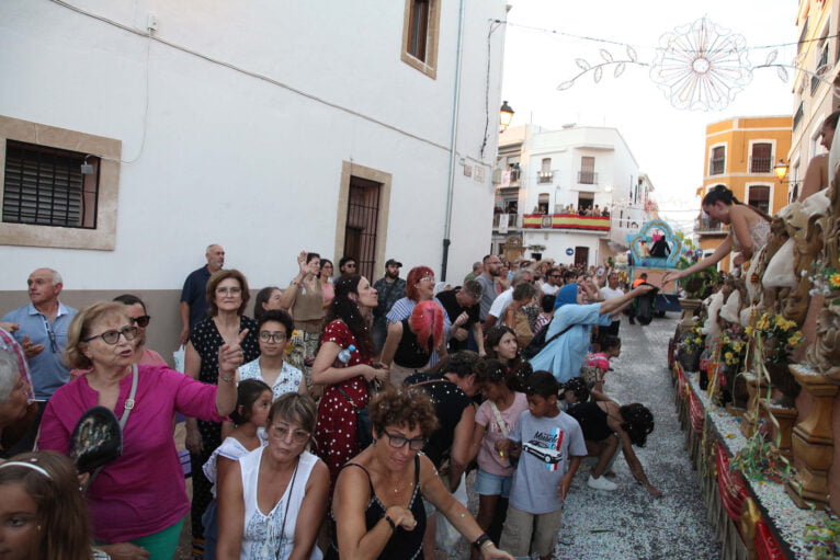 Desfile de carrozas en las fiestas de Gata de Gorgos 96