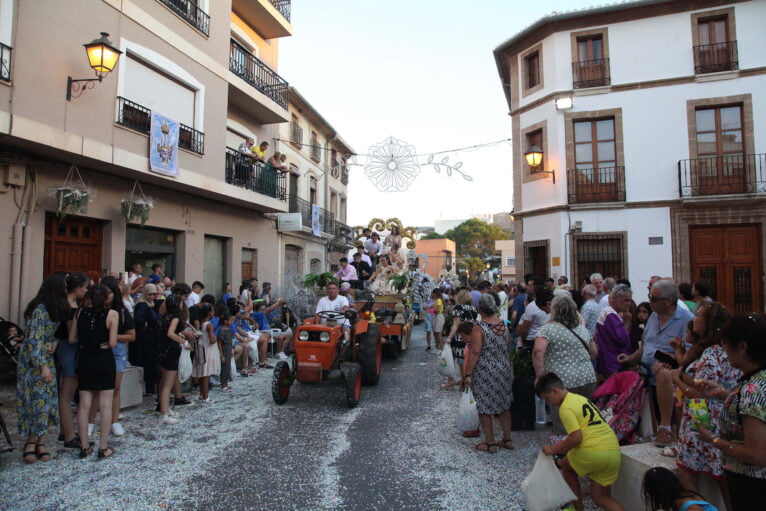 Desfile de carrozas en las fiestas de Gata de Gorgos 98