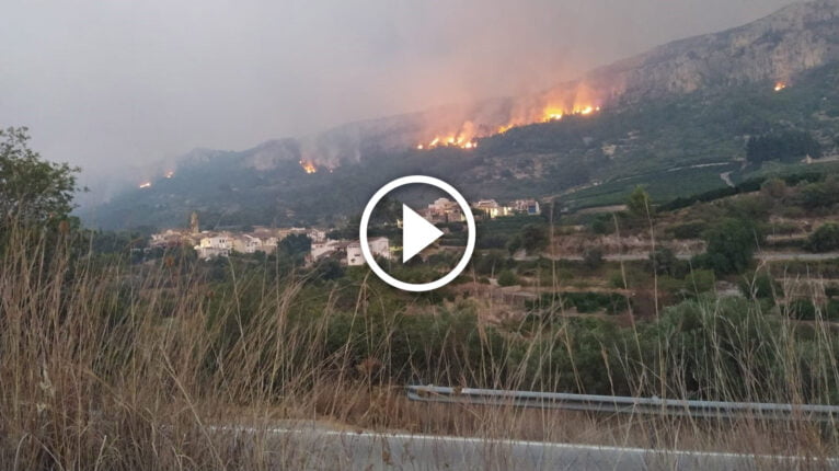 El incendio a última hora de la tarde de este domingo-