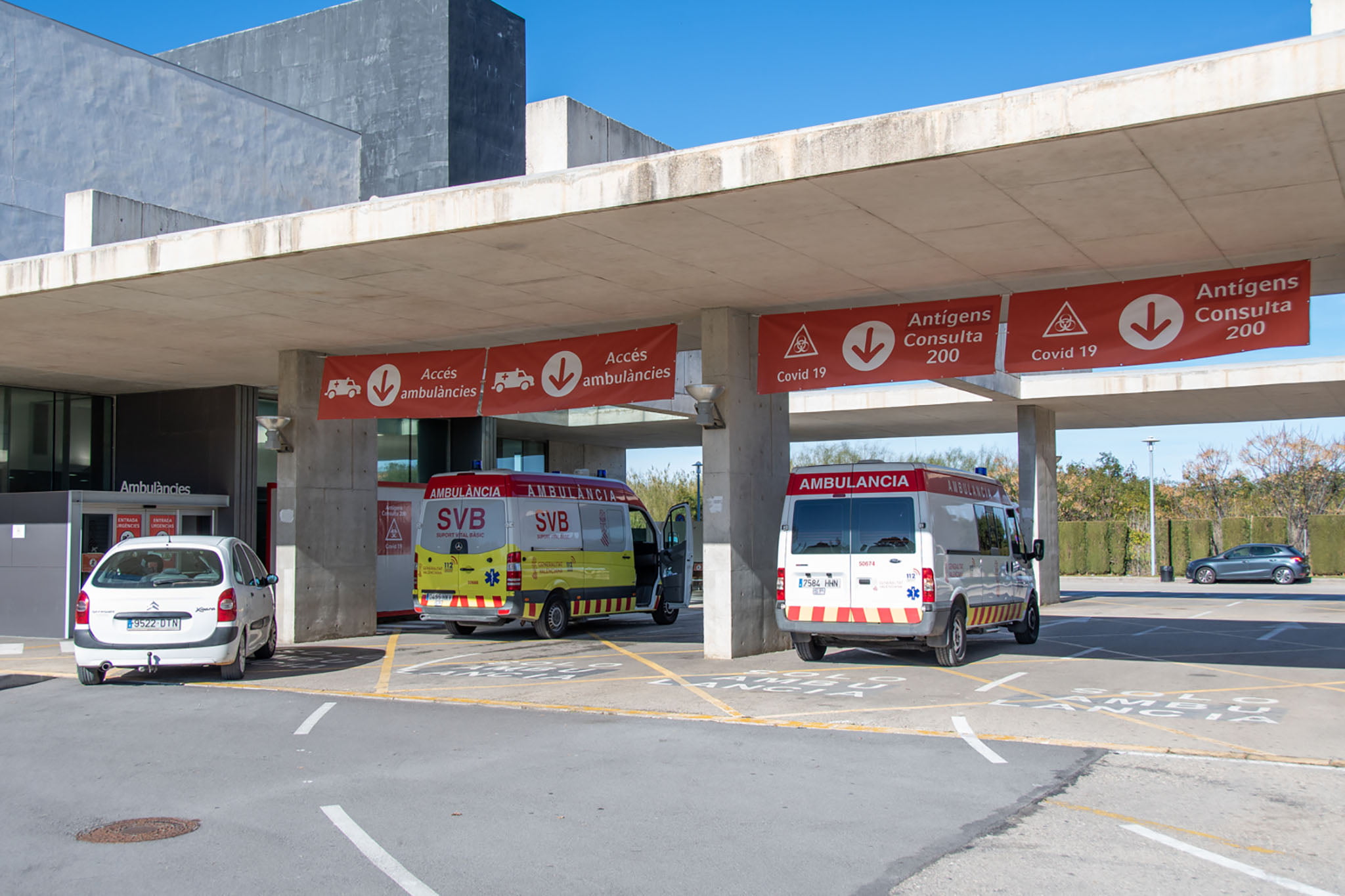 entrada de ambulancias en urgencias del hospital de denia