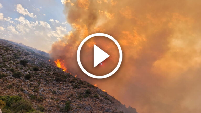 Fuego en la subida por Ambra hasta la Vall d'Ebo