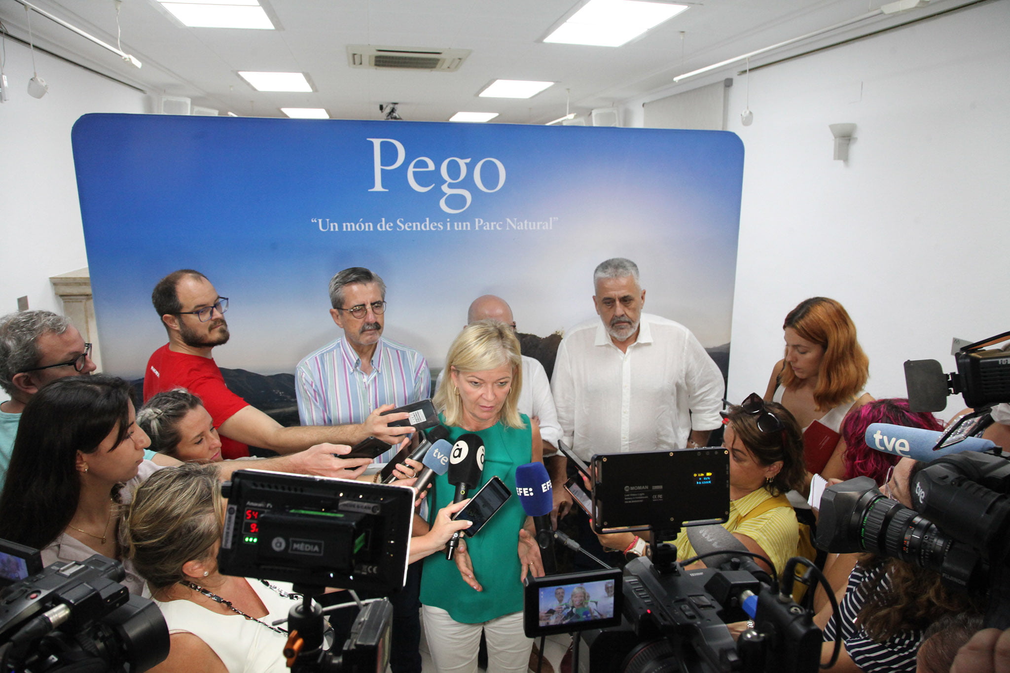 gabriela bravo consellera de de justicia interior y administracion publica tras la reunion con los alcaldes afectados por el incendio