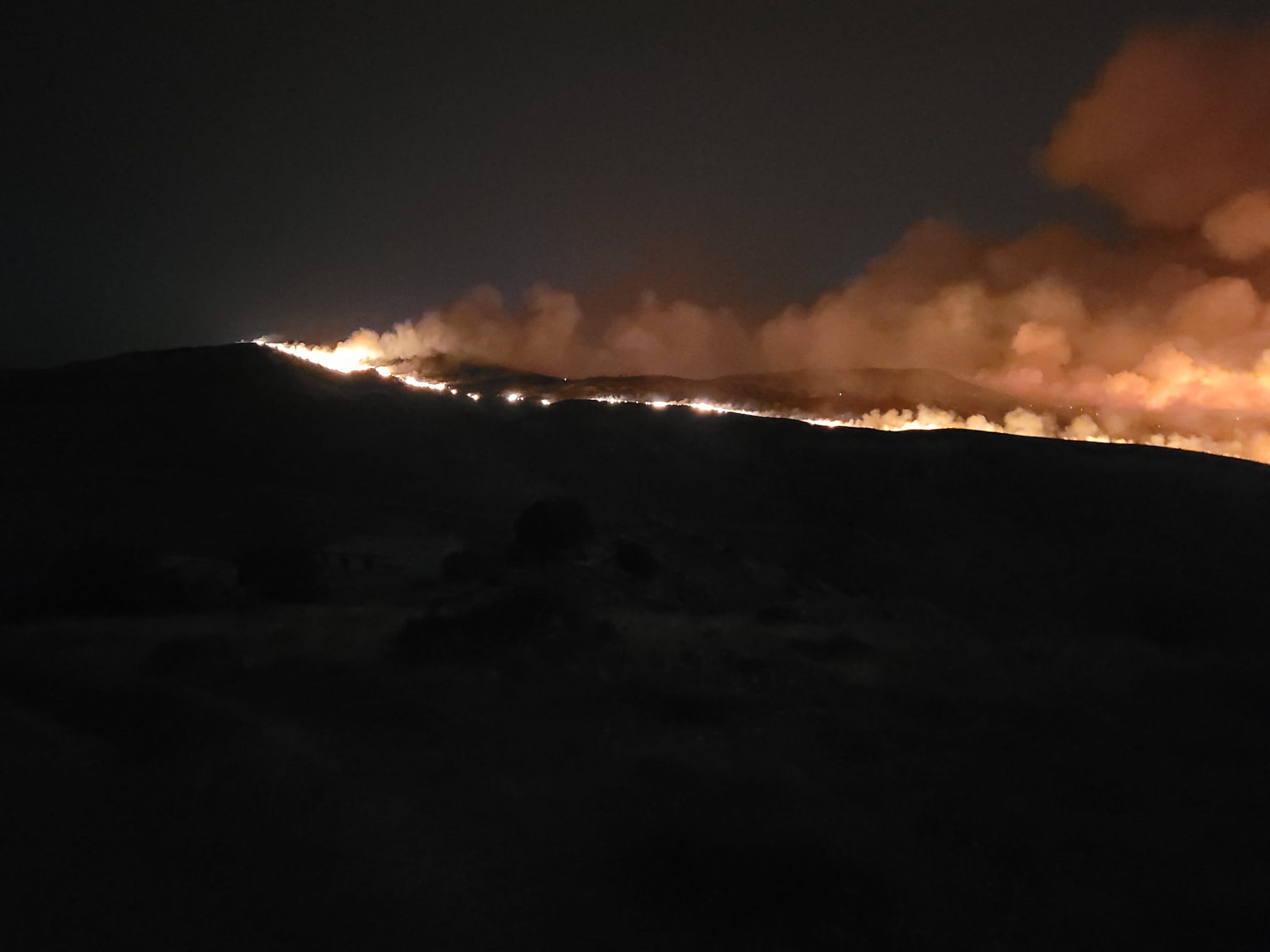 Gran muralla de fuego en la Vall d’Ebo