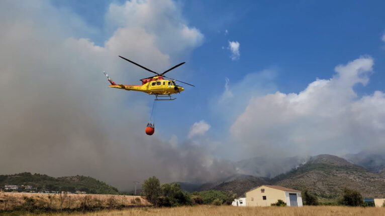 Helicopter loading water from Orba