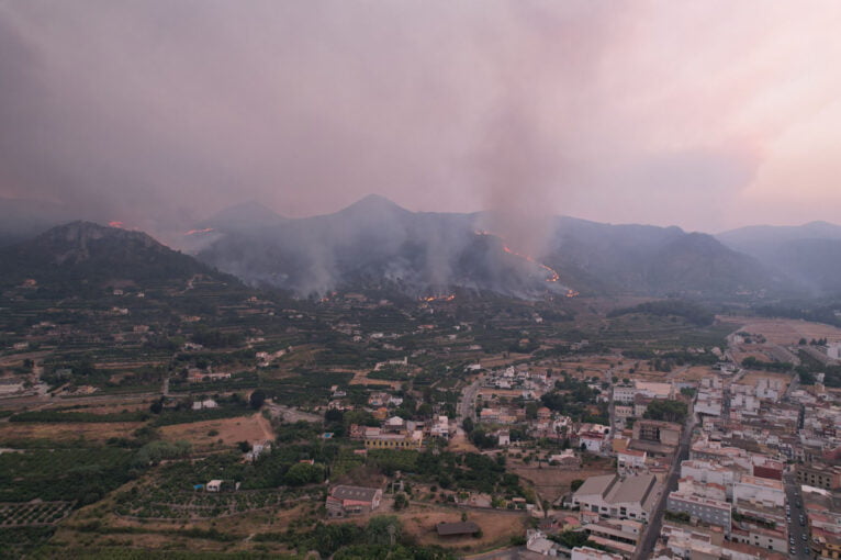 Imágenes aéreas del incendio en Ambra y Bodoix