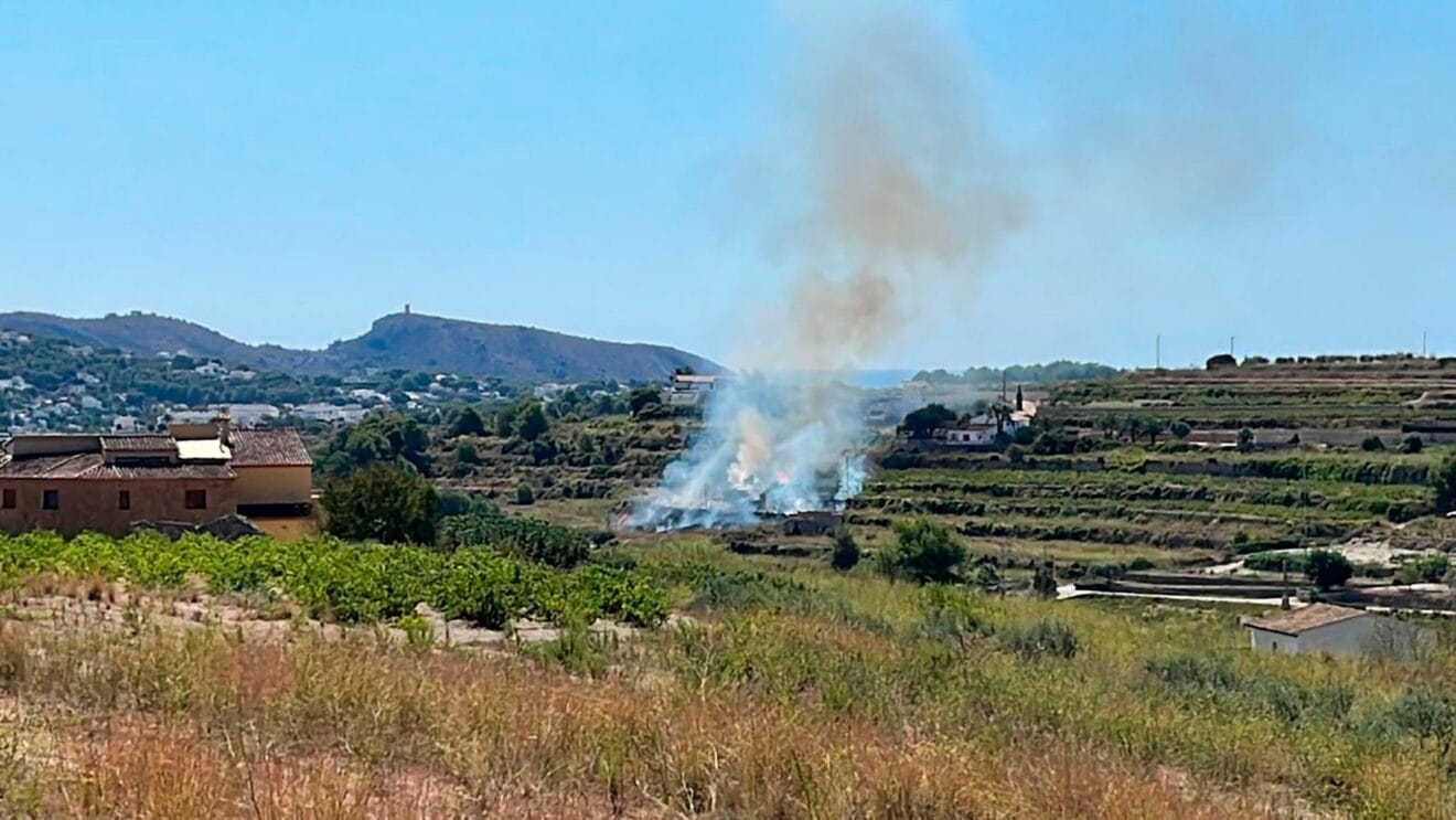 Incendio originado en la partida de la Sisca de Teulada-Moraira