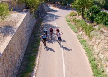jose fornes junto a sus companeros en el everesting solidario
