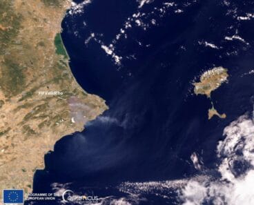 La  nube de humo del incendio de la Vall d’Ebo desde el espacio