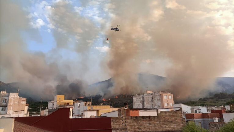 Labores de extinción del incendio en Pego el pasado 16 de agosto