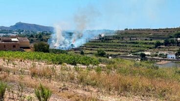 Las llamas se hacen más visibles en el foco incendiado de Teulada