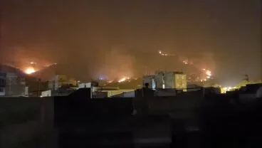 Les Verdales quemándose visto desde dentro de Pego