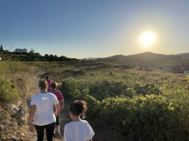 Los primeros paseantes de la ruta por el término de Benitatxell