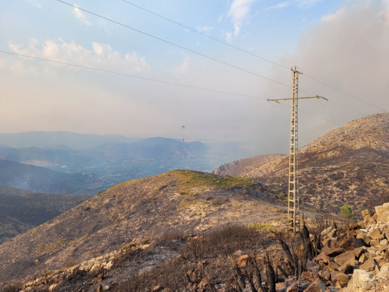 Montaña quemada en la subida a Vall d'Ebo