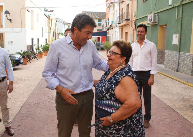 Nori Jiménez, alcaldesa de la Vall d'Ebo, y Carlos Mazón, presidente de la Diputación de Alicante